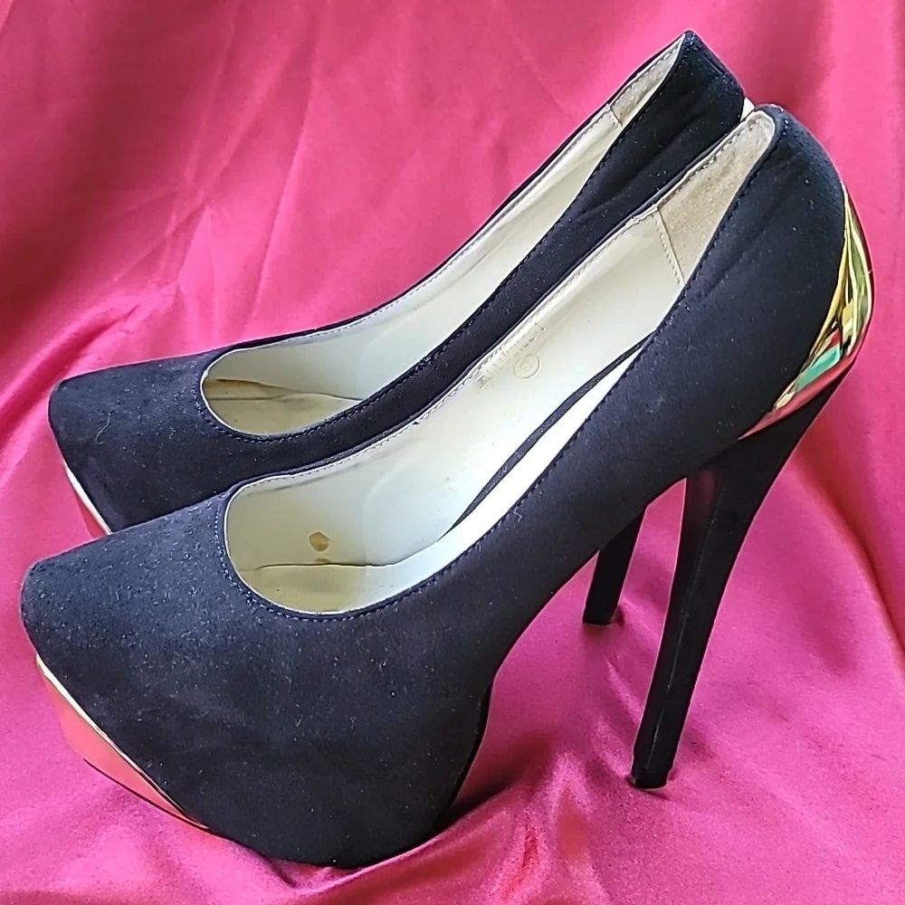 CHARLOTTE RUSSE sz9 suede platform stiletto with gold accents